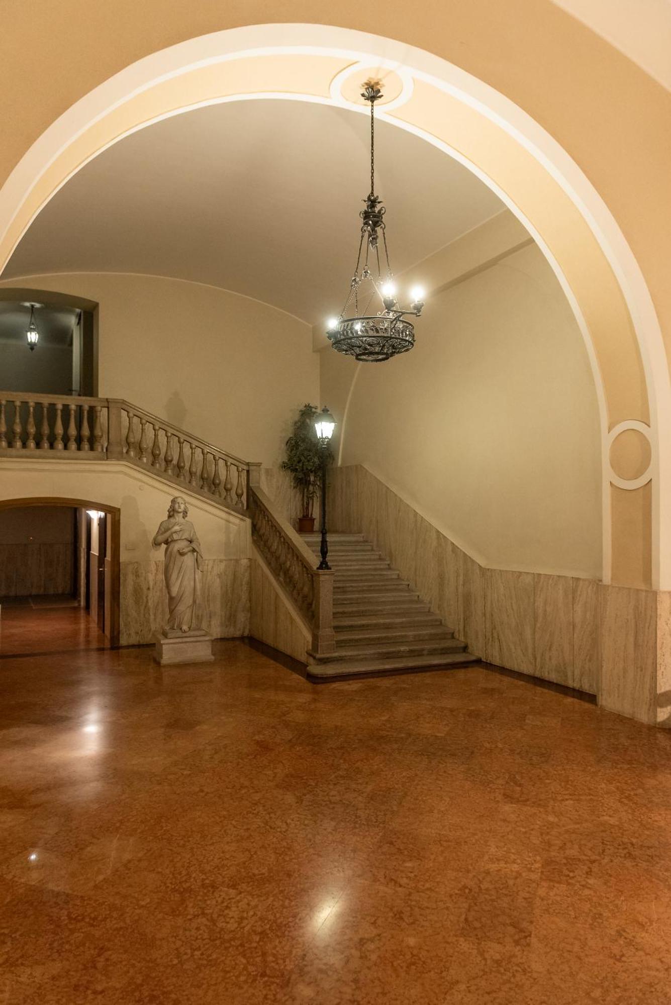 Sophia Boutique Suites Триест Экстерьер фото