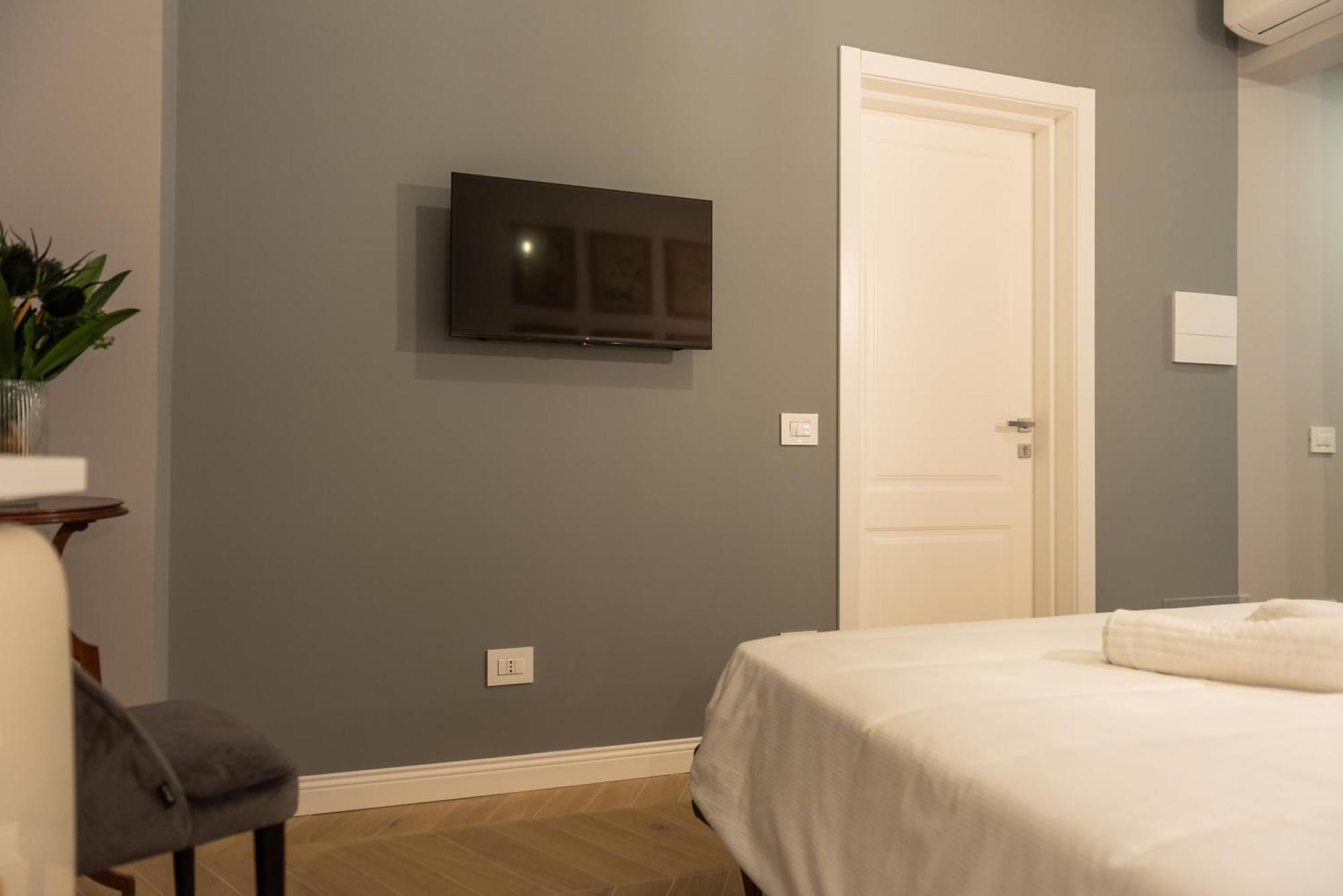 Sophia Boutique Suites Триест Экстерьер фото