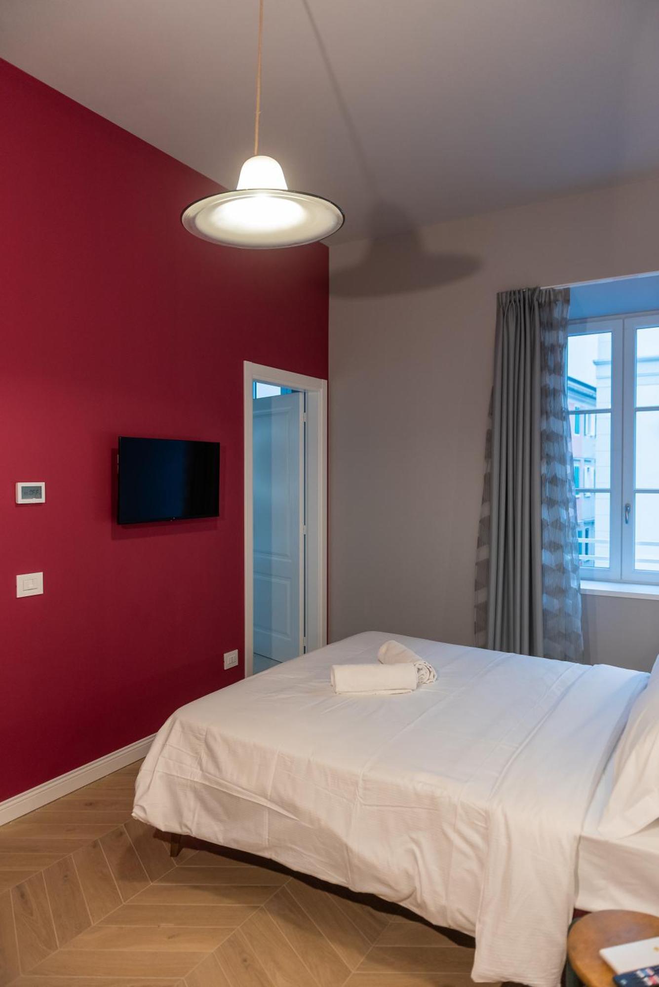 Sophia Boutique Suites Триест Экстерьер фото
